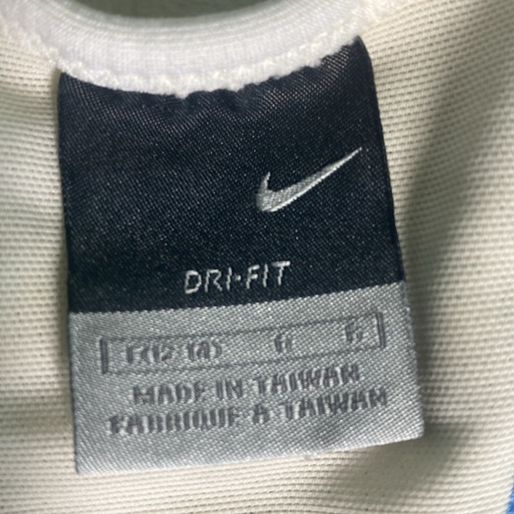 Nike running crop Drive fit size L(12-14) - Picture 2 of 3